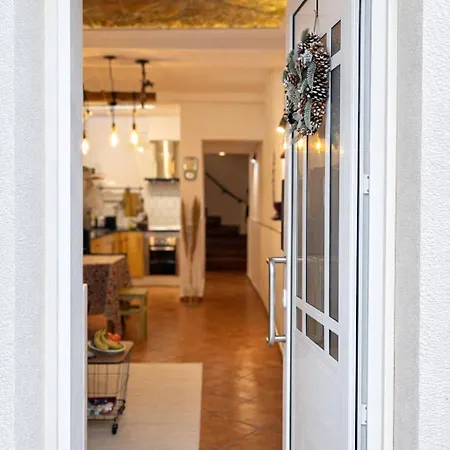 Townhouse With Rooftop Terrace In 아파트 *