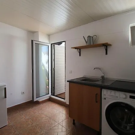 Townhouse With Rooftop Terrace In Daire Olhão