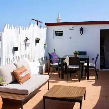 Stylish Townhouse With Rooftop Terrace In