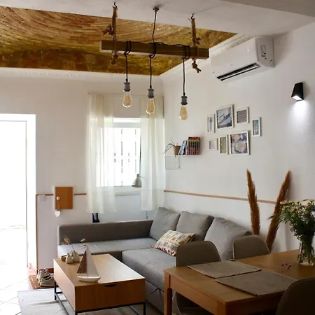 Townhouse With Rooftop Terrace In Daire Olhão