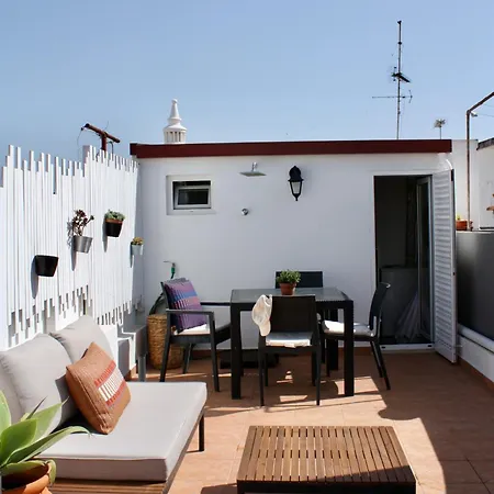 Townhouse With Rooftop Terrace In Olhão