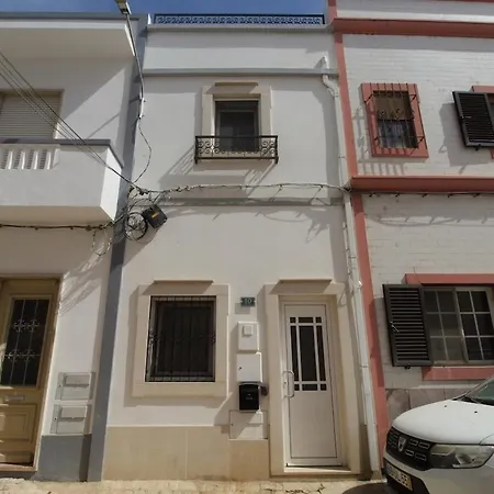 Townhouse With Rooftop Terrace In Olhão